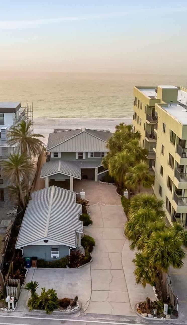 Stones Throw Beachside Bungalow #1 On The Beach 클리어워터 비치 외부 사진
